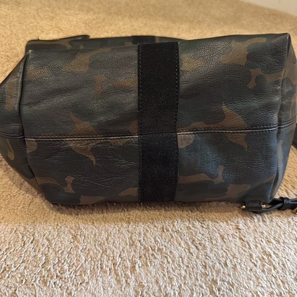 Women’s Kempton & Co leather Morleigh Camouflage convertible Backpack purse - Picture 10 of 10